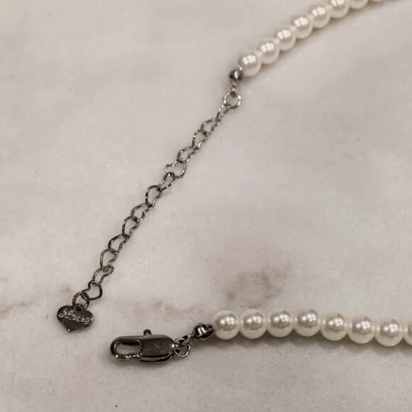 Faux Pearl Bow Choker Necklace - Picture 4 of 4